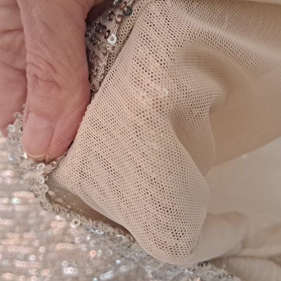 DKNY (Donna Karen) beautiful pale gold shimmery sequens top not heavy XS EUC - Picture 6 of 7